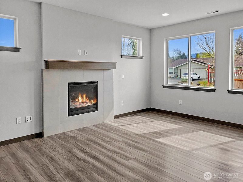 3rd image of 511 Debbie Drive