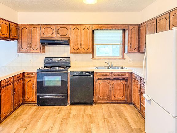 3rd image of 2303 Walnut St