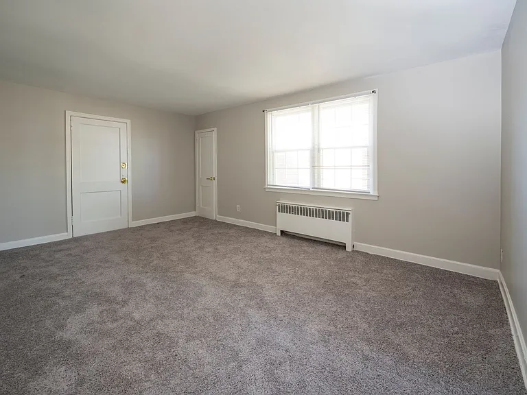 1325 E Wadsworth Ave — Photo 6