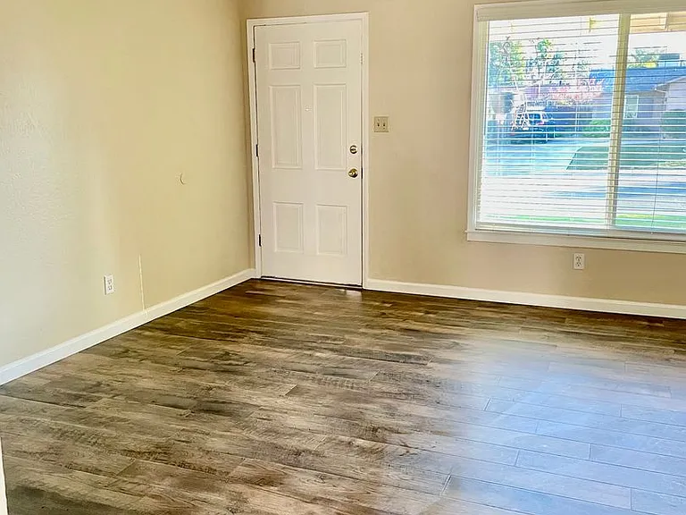 6349 Markley Way — Photo 4