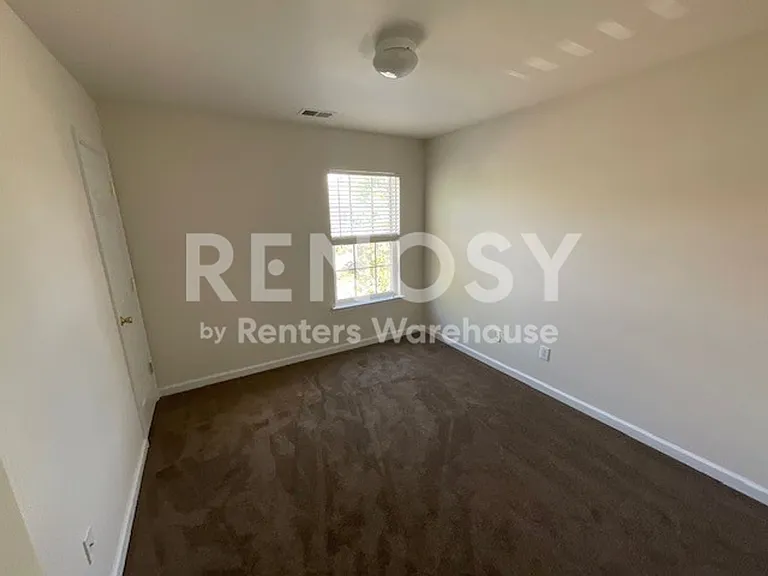 11715 Harsworth Ln — Photo 6