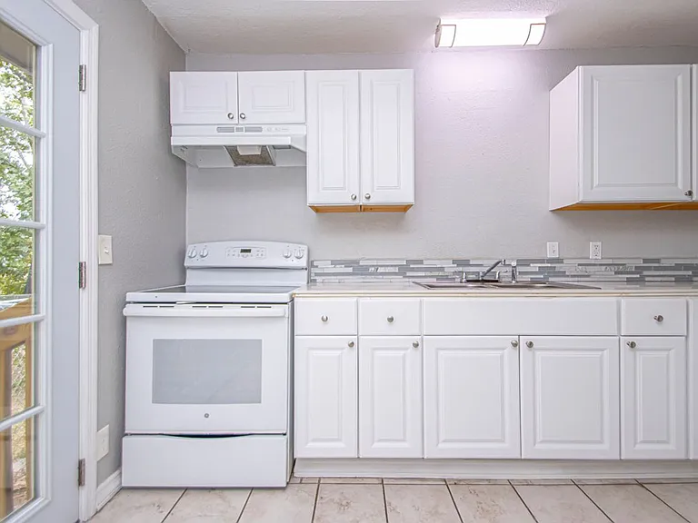 4900 Trinity Dr — Photo 21