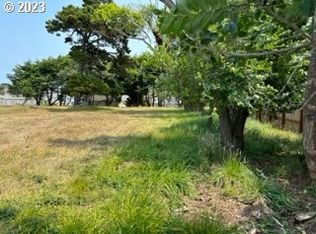 11th St SW #7-8-9, Bandon, OR 97411