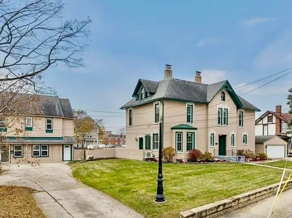 206 Franklin Pl, Rockford, IL 61103
