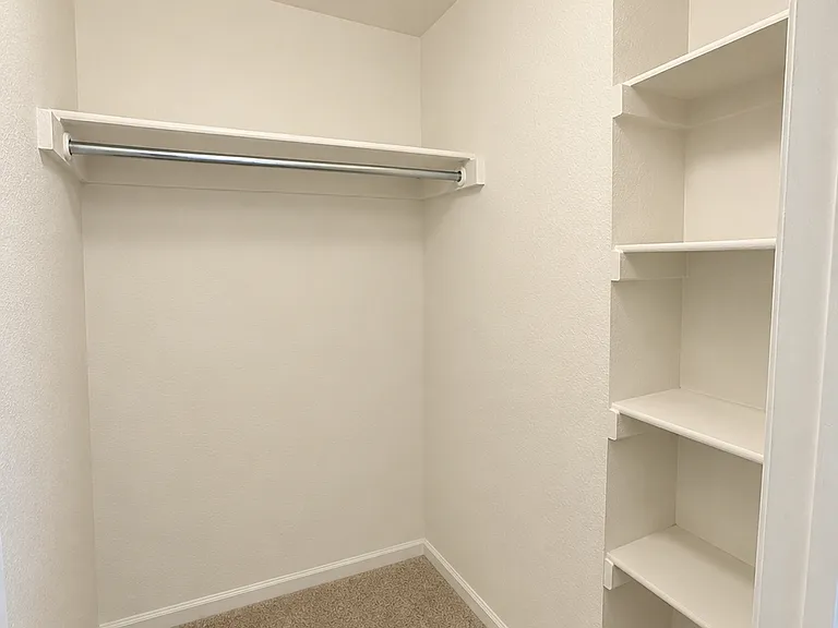 2704 Harvest Ln — Photo 16