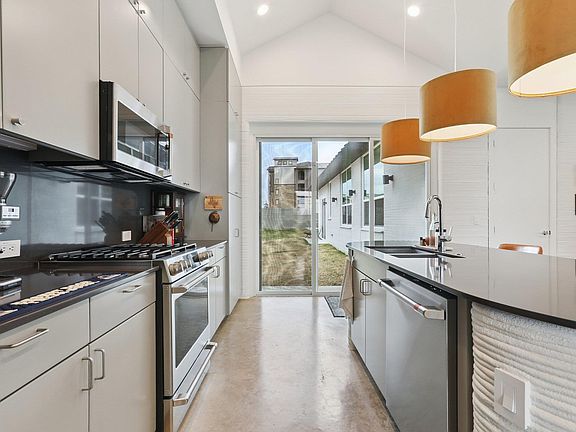 5th image of 112 Red Maple Ln