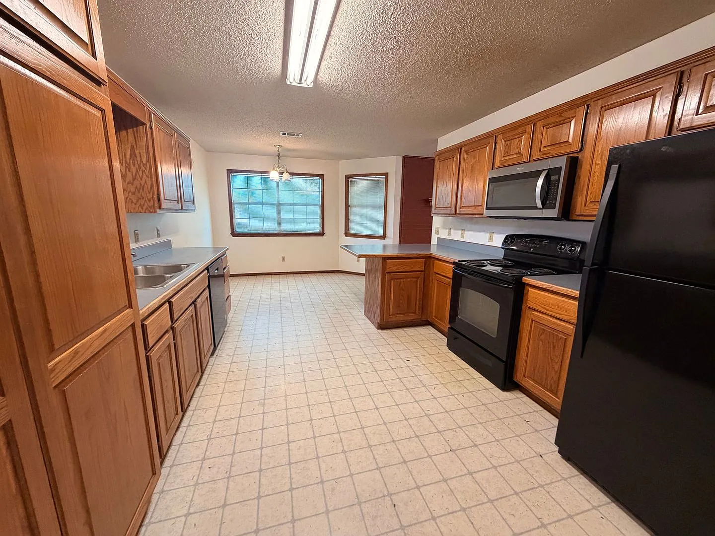 This 3-bedroom, 2-bathroom house on the west side of Russellville, AR — Photo 3