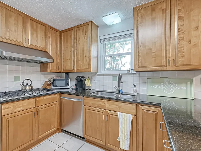 13914 Saint Marys Ln — Photo 15