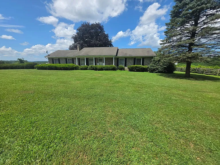 2213 Allibone Rd — Photo 3