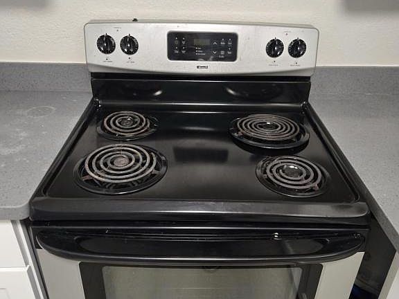 3rd image of 1036 N Sutter St