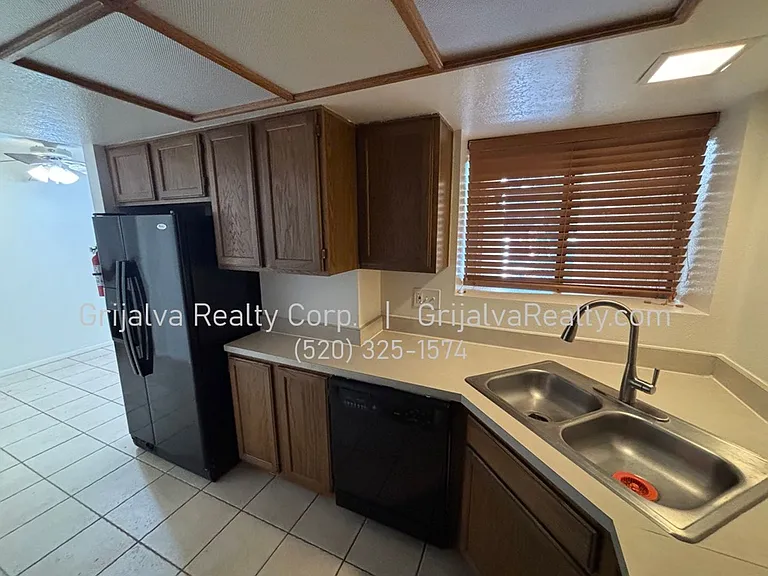 3120 E Corte De La Raqueta — Photo 5