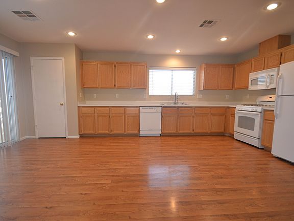 4th image of 789 Airy Hill St