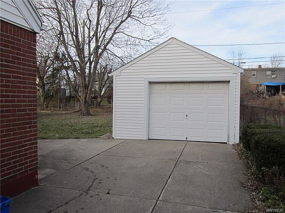 3rd image of 70 Peinkofer Dr