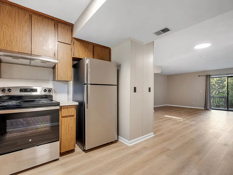 2340 Claremont Ln #B — Photo 22