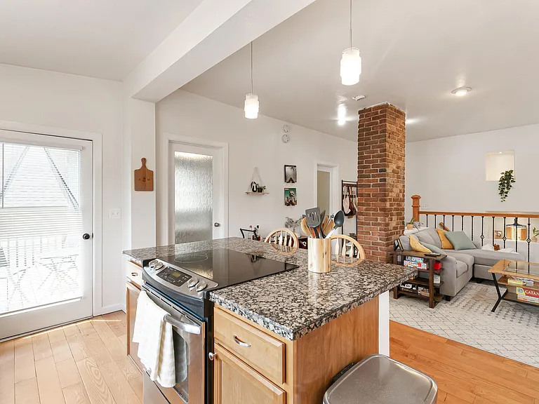 208 S Lincoln St #D — Photo 14
