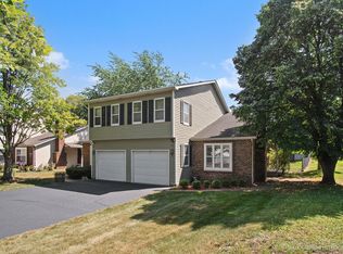 911 Autumn Ln, Aurora, IL 60505