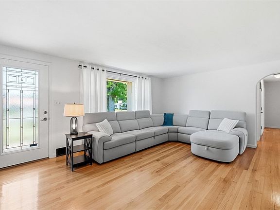4th image of 2203 Miracle Mile