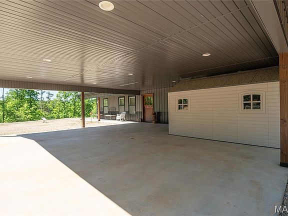 3rd image of 19 Dazey Rd