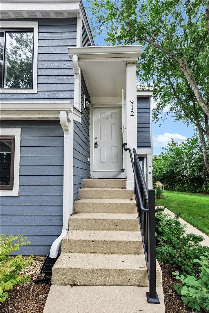 2 bed, 1200 sqft, $2,250 — Photo 1