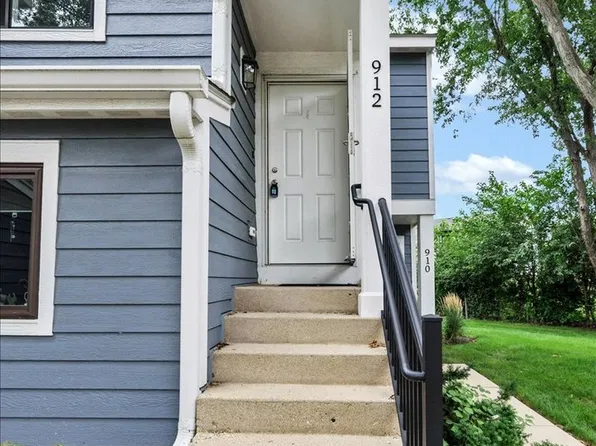 912 Manchester Cir, Schaumburg, IL 60193