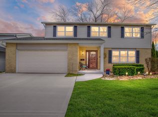 1831 W Willow Ln, Mount Prospect, IL 60056