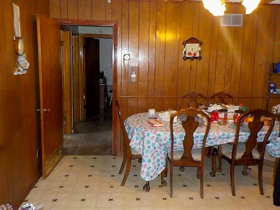 5th image of 482 McFarland Dr