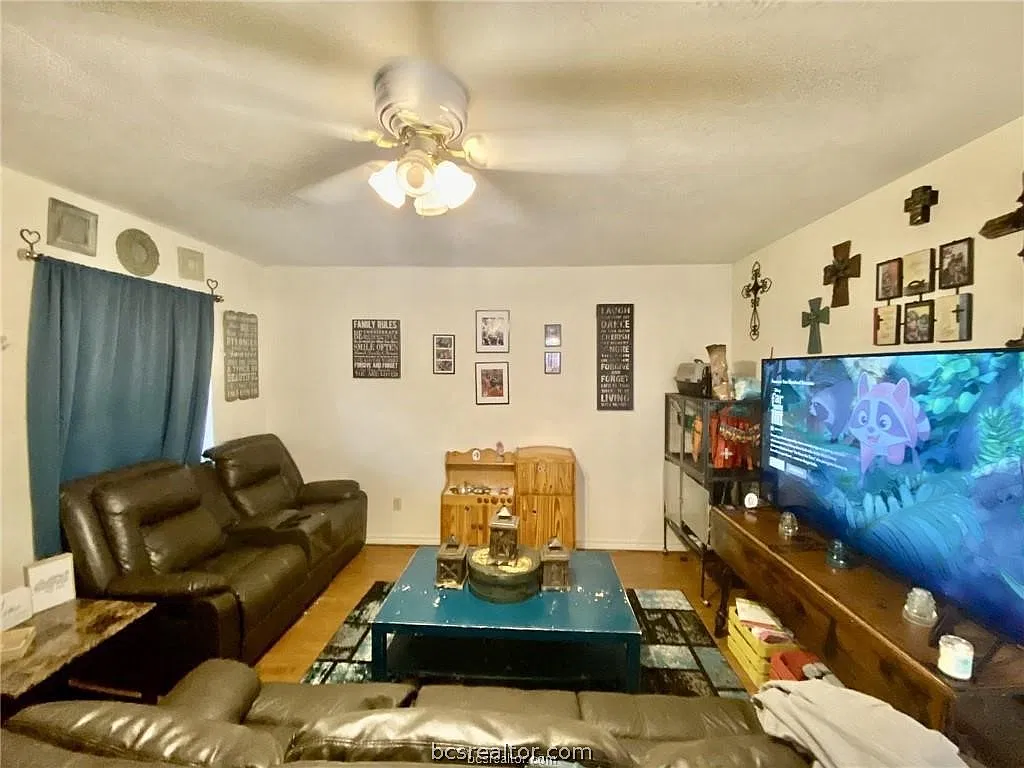 3 bed, 1160 sqft, $1,425 — Photo 4