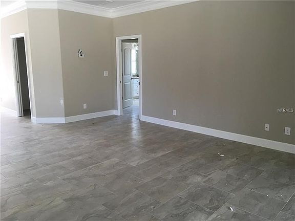 4th image of 563 Box Elder St