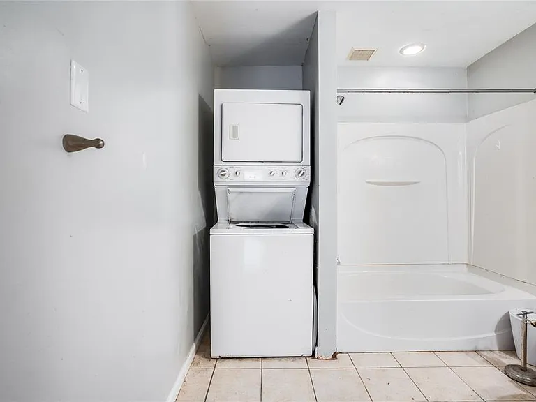 142 College Ave #A — Photo 6