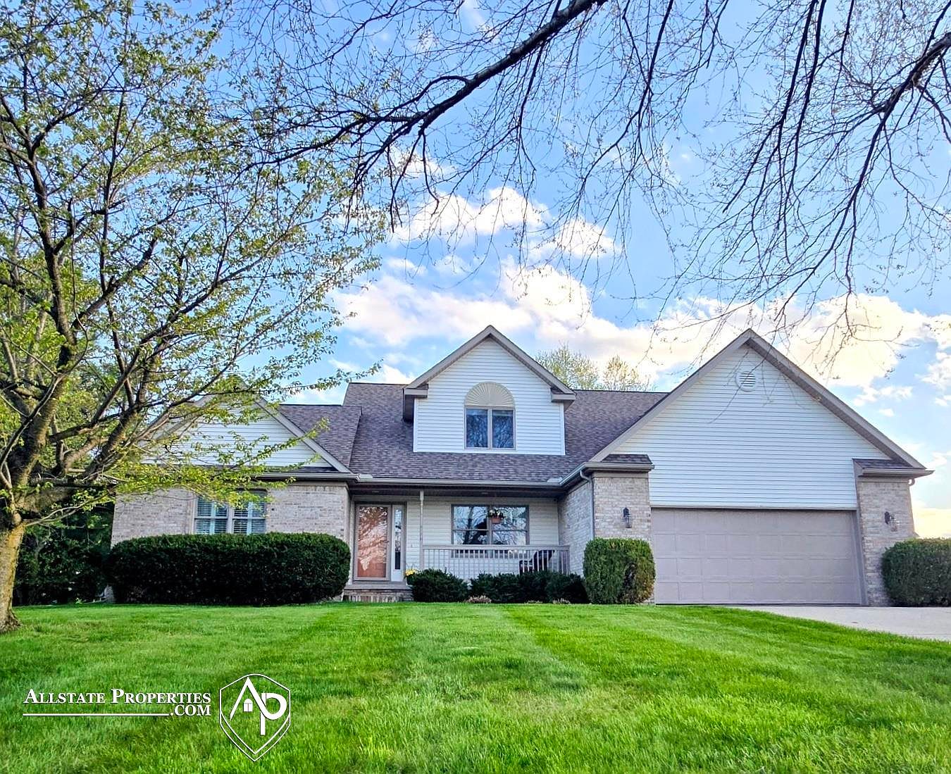 9060 Woodridge Dr