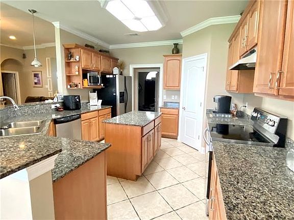 5th image of 4719 Barataria Blvd