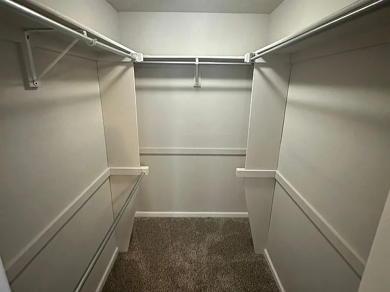 725 Peregrine Dr — Photo 16