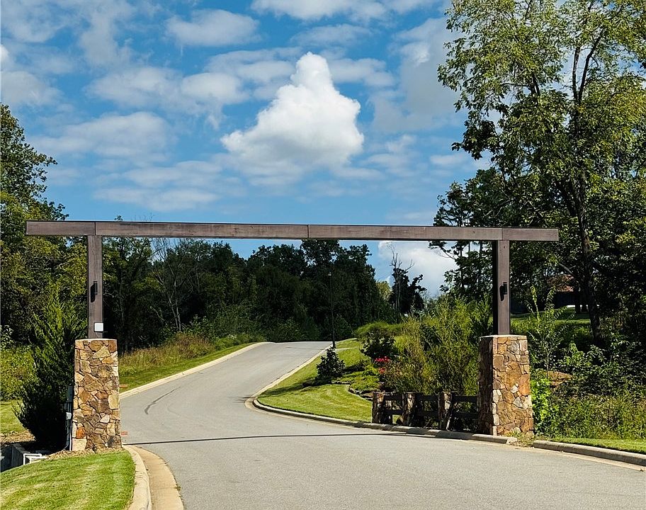 1st image of NE Healing Springs St #1