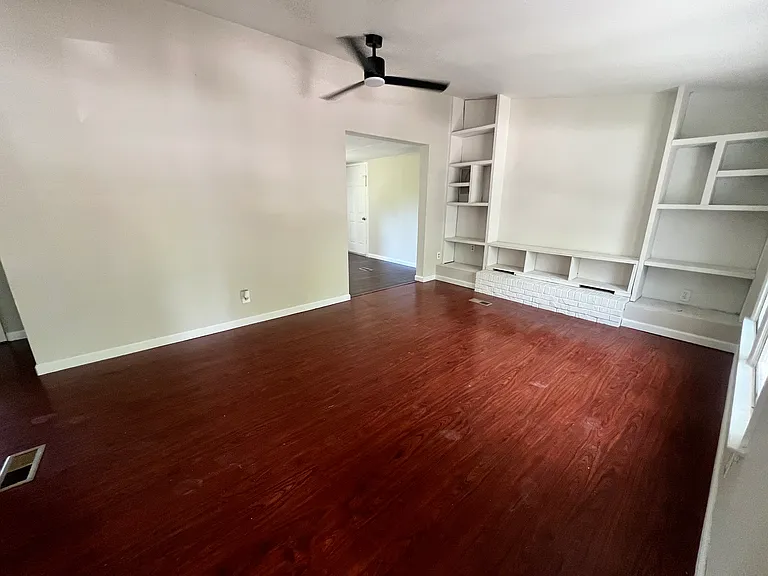 29 Greentree Ln — Photo 2
