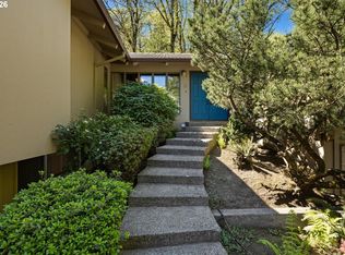 560 Milburn Ct, Lake Oswego, OR 97034