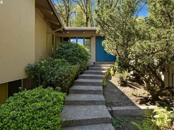 560 Milburn Ct, Lake Oswego, OR 97034