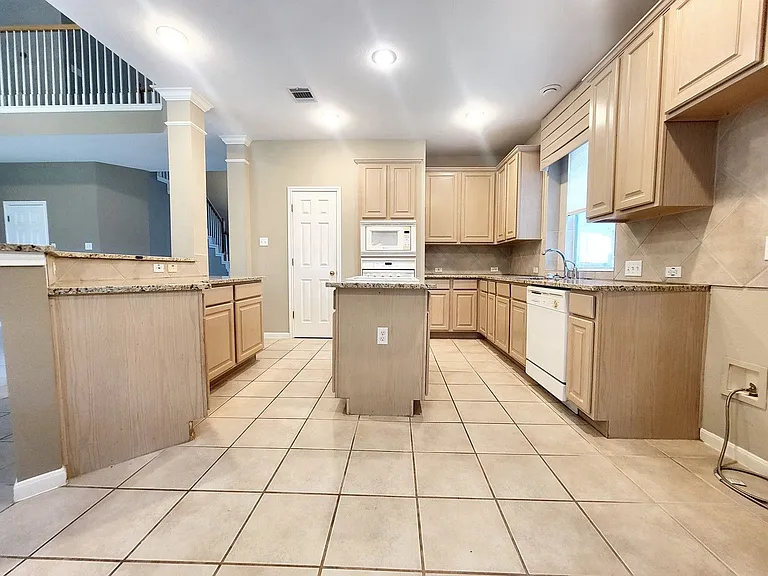 1617 Sunterro — Photo 12