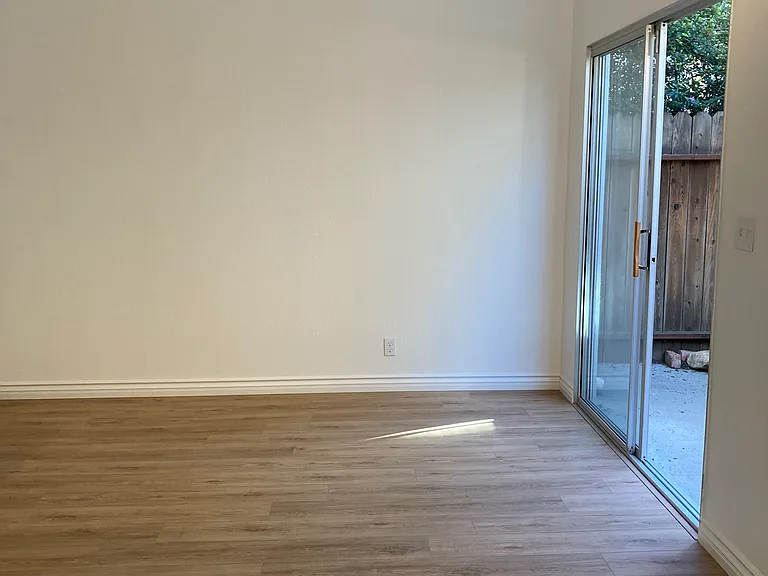 292 Rossmore Dr #B — Photo 6