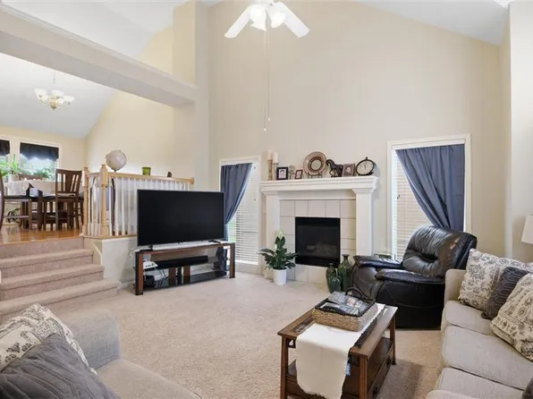 2353 SW Switchback Ct, Lees Summit, MO 64082