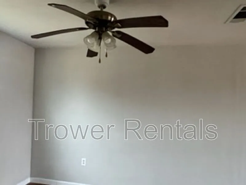 3 bed, 2.0 bath, 1160 sqft, $1,600 — Photo 4
