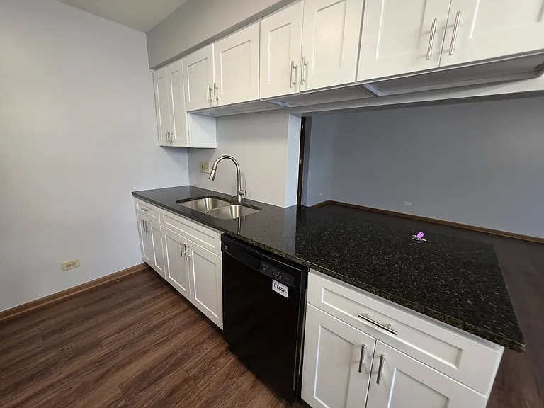 327 Shadybrook Ln #327 — Photo 5