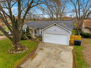 3294 Comer Dr, Flint, MI 48506