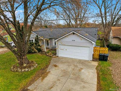 3294 Comer Dr, Flint, MI, 48506