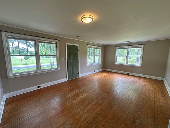 3rd image of 106 Roosevelt Dr