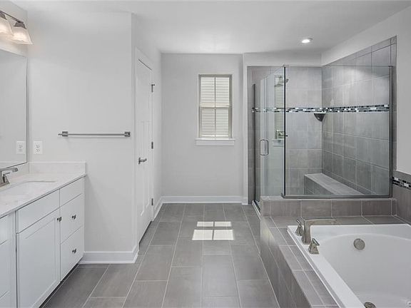 3rd image of 3825 Knighton Cir