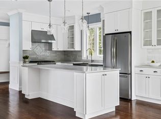 3 Smith Ave, Barrington, RI 02806