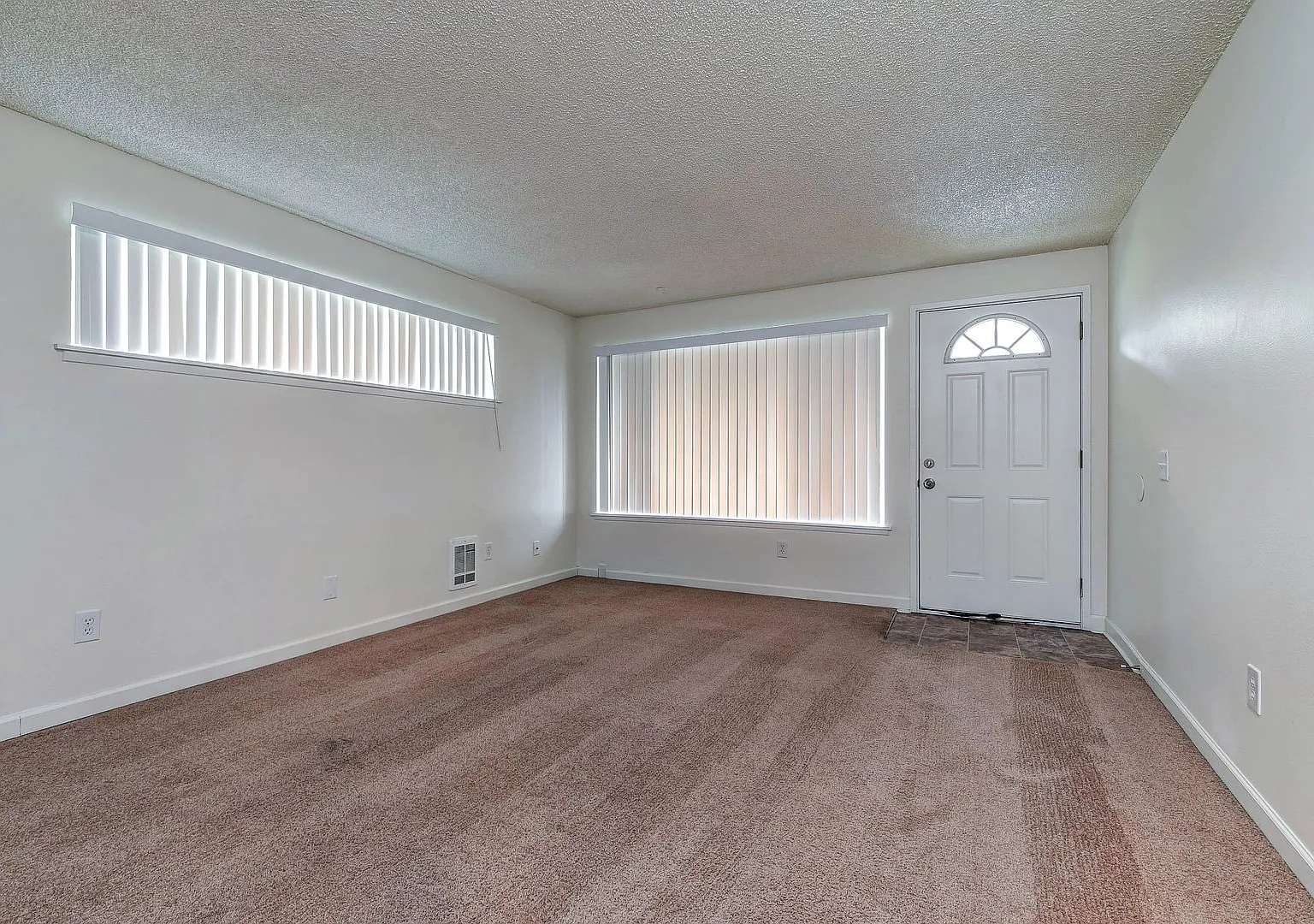 15829 Manor Way — Photo 4