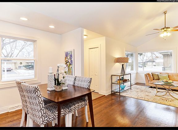 3rd image of 576 E Park Ave
