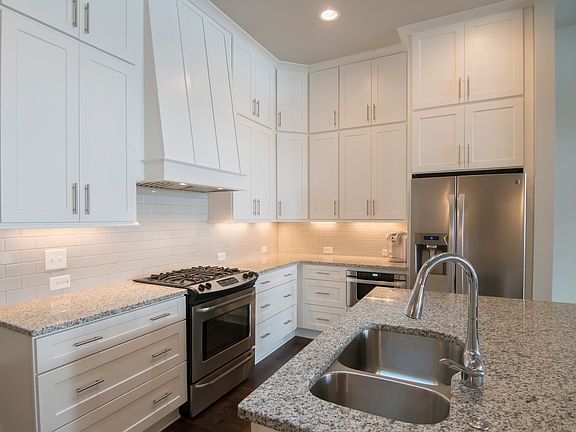 5th image of 206 Sessions St