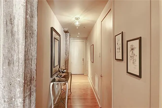 2 bed, 2.0 bath, 1298 sqft, $5,000 — Photo 4